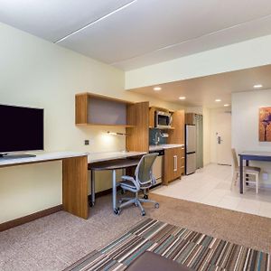 One-Bedroom Queen Suite Non-Smoking